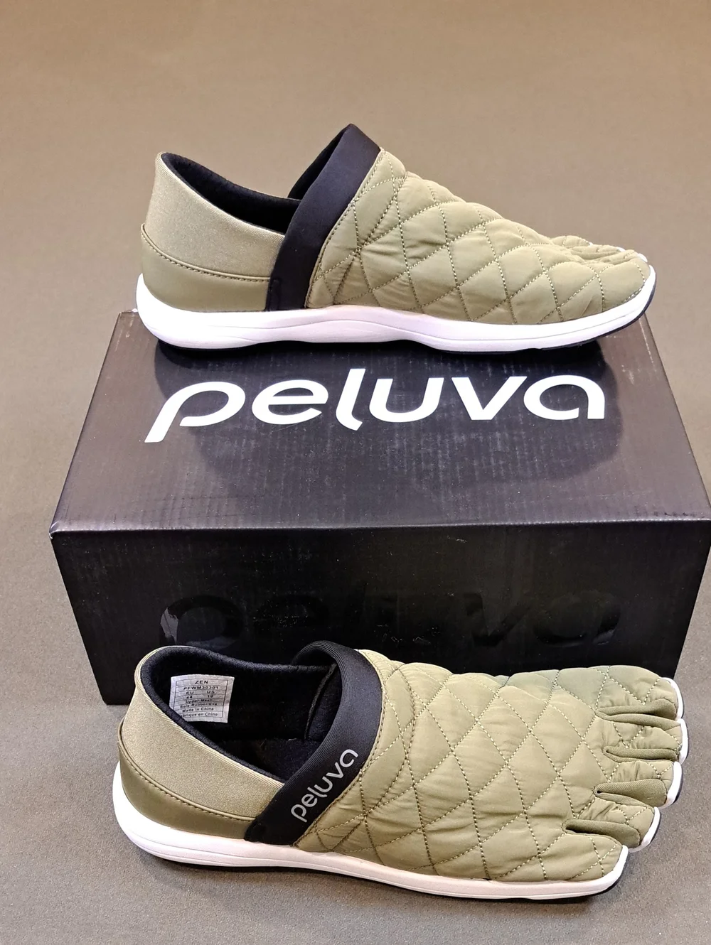 Peluva Men's Zen Active Slip-On - Color: Ivy Green / White - Size: 10